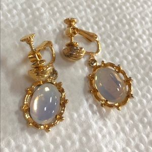 Vtge Moonstone Gold Tone Dangle Clip On Earrings